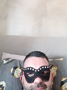 Vampiro83zz online show from June 23, 2026, 12:36 pm