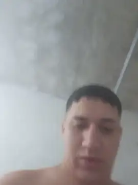 Alvarezz0202 online show from May 9, 2026, 11:19 pm