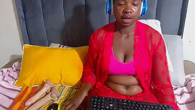 EMBER FOX online show from June 9, 2026, 10:22 pm