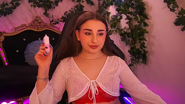 NaomiBaae online show from December 4, 2025, 2:27 pm