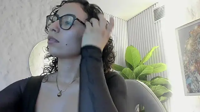 sarah sluty online show from May 5, 2026, 2:14 am