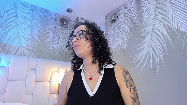 sarah sluty online show from July 23, 2026, 2:09 am