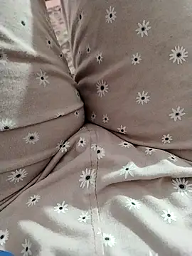 RASHMI SHARMA9 online show from March 9, 2026, 2:31 pm