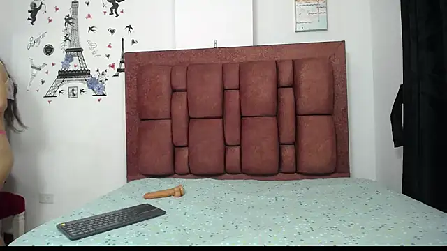 Snapshot of varascott chatting on March 16, 2026, 1:37 pm varascott online show from March 16, 2026, 1:37 pm