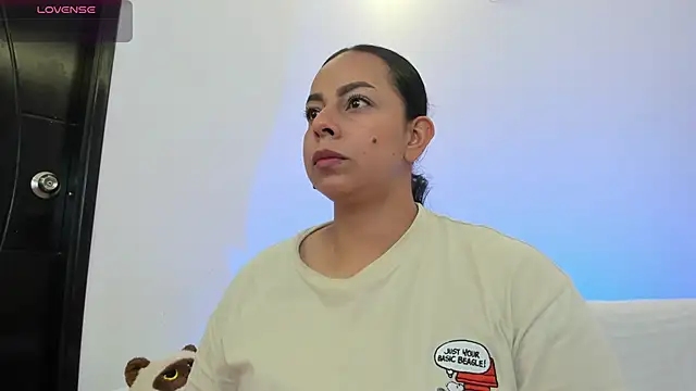 Snapshot of jimena_chic1 chatting on June 3, 2026, 6:45 pm jimena chic1 online show from June 3, 2026, 6:45 pm