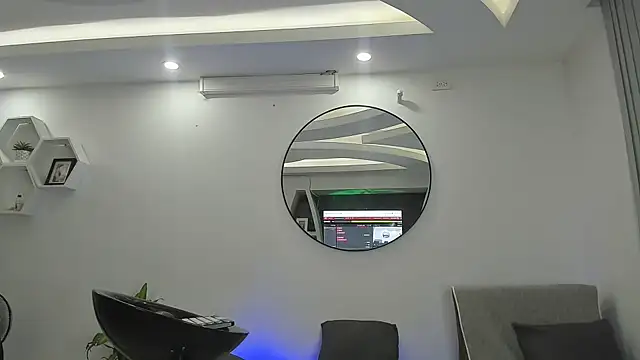jamesshot online show from June 8, 2026, 6:03 am