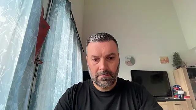 coolsmith81 online show from June 11, 2026, 7:16 am