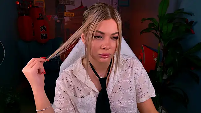 HyileyClark online show from March 6, 2026, 9:26 am