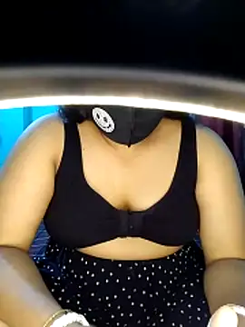 priya2098 online show from April 20, 2026, 6:42 pm