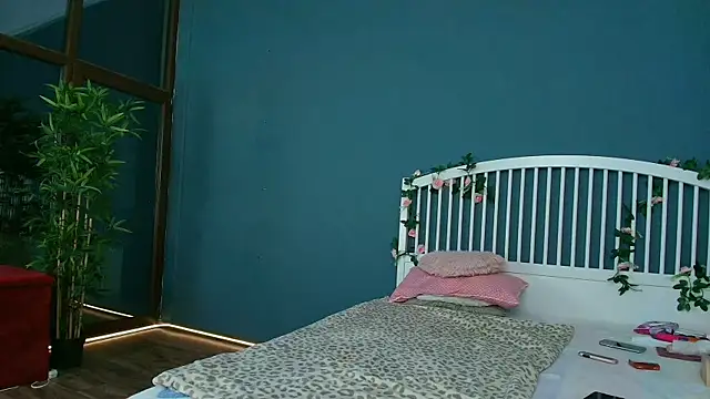 Snapshot of Cougar_Milff chatting on June 18, 2026, 8:03 pm Cougar Milff online show from June 18, 2026, 8:03 pm