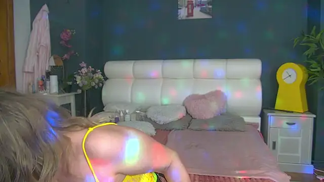Cougar Milff online show from May 6, 2026, 4:11 pm