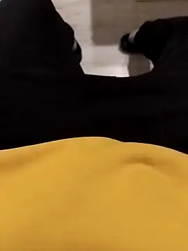 erdestruttor18 online show from November 26, 2025, 3:56 pm