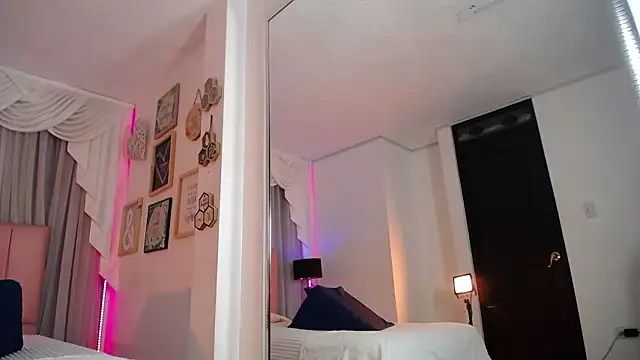 IsabelleDaza online show from February 26, 2026, 12:05 pm