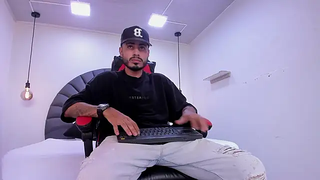 MatthewCullen online show from February 5, 2026, 7:43 pm