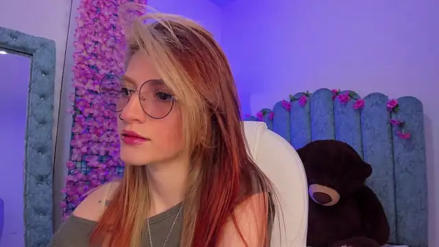 Snapshot of Ash_20_ chatting on December 2, 2025, 2:19 pm Ash 20 online show from December 2, 2025, 2:19 pm