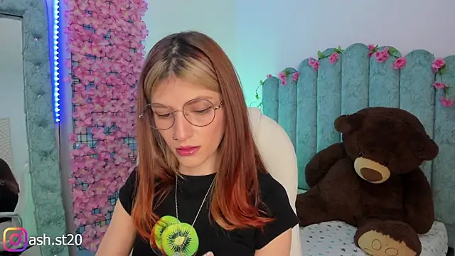 Snapshot of Ash_20_ chatting on December 19, 2025, 3:14 pm Ash 20 online show from December 19, 2025, 3:14 pm