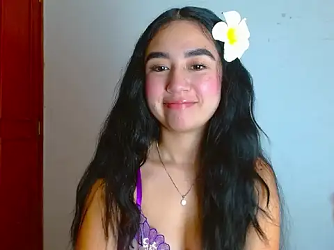 SiennaLorens online show from March 4, 2026, 9:28 am