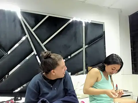 Alyssa Noah online show from April 5, 2026, 3:02 am