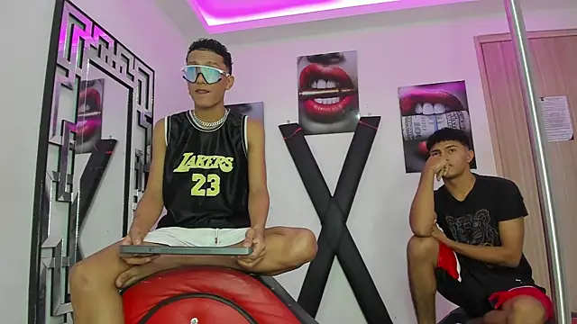 COUPLES BOYS online show from November 28, 2025, 7:30 am