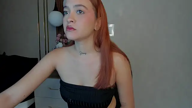 Snapshot of AliceHills_ chatting on December 18, 2025, 12:20 pm AliceHills online show from December 18, 2025, 12:20 pm