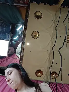 Foxylce online show from February 15, 2026, 12:55 am