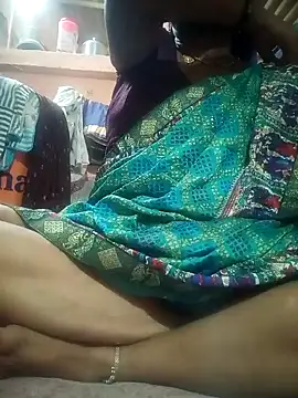 Snapshot of SassyDiy chatting on February 19, 2026, 5:10 pm SassyDiy online show from February 19, 2026, 5:10 pm