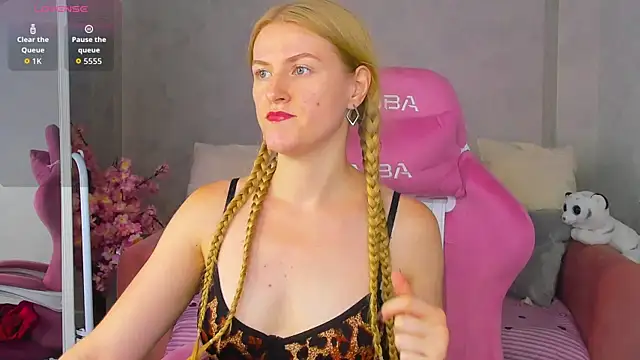 Alicia Hars online show from August 5, 2026, 12:04 am