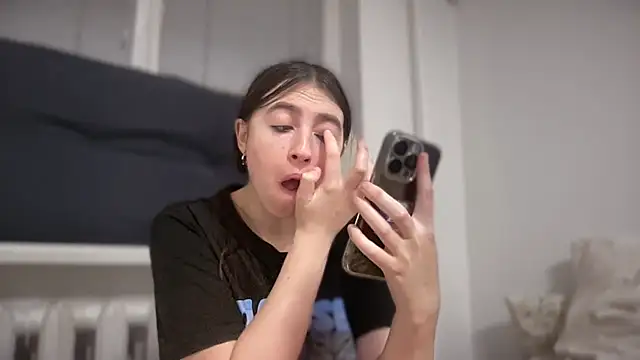 Snapshot of Aphr0ditee chatting on March 3, 2026, 6:04 pm Aphr0ditee online show from March 3, 2026, 6:04 pm