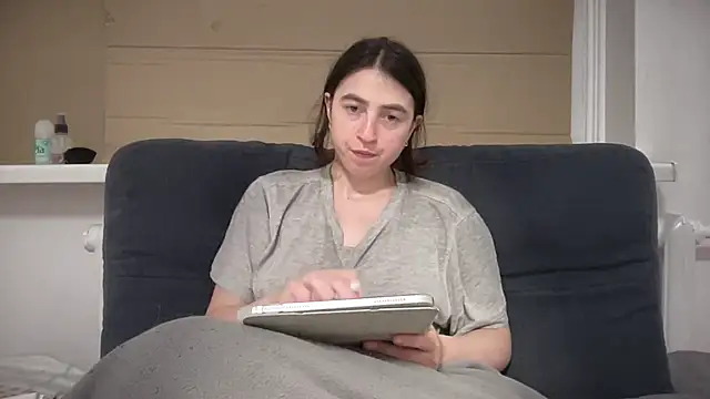 Aphr0ditee online show from July 23, 2026, 5:53 pm