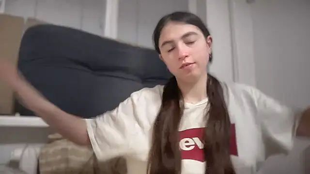 Snapshot of Aphr0ditee chatting on March 19, 2026, 7:03 pm Aphr0ditee online show from March 19, 2026, 7:03 pm