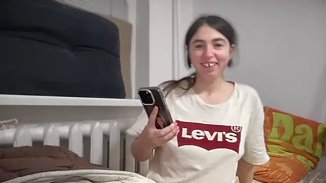 Snapshot of Aphr0ditee chatting on March 17, 2026, 7:06 pm Aphr0ditee online show from March 17, 2026, 7:06 pm