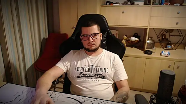 kevinnlovelly online show from December 20, 2025, 9:28 pm