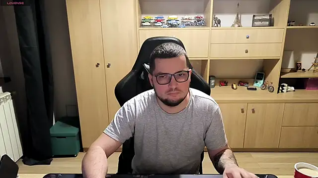 kevinnlovelly online show from April 3, 2026, 4:35 pm