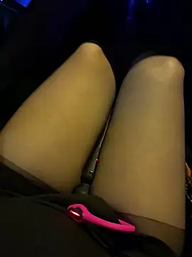 Snapshot of badesu chatting on December 3, 2025, 10:31 pm badesu online show from December 3, 2025, 10:31 pm