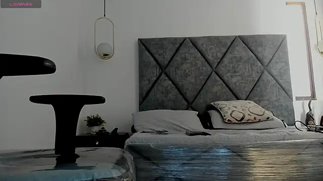 Lilith Zamara  online show from December 19, 2025, 2:19 pm