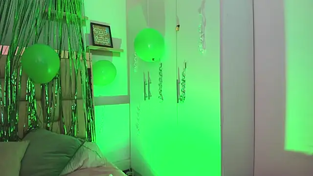 Nana  S online show from March 17, 2026, 3:31 am