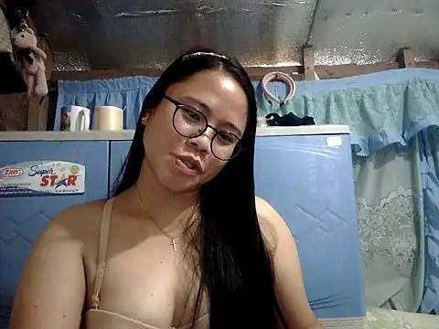 Snapshot of xxdreamgirl69 chatting on August 3, 2026, 12:30 am xxdreamgirl69 online show from August 3, 2026, 12:30 am