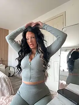 Lolaxox  online show from April 10, 2026, 4:14 pm