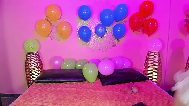 MarianaMontezz online show from May 1, 2026, 9:42 pm