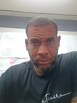 Tomycnx89 online show from May 7, 2026, 7:39 pm