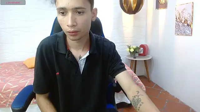 LucassSmith11 online show from December 2, 2025, 1:46 pm