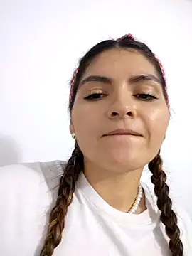 RosaliaVicky online show from February 5, 2026, 2:18 am