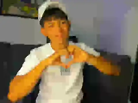 Mikke18 online show from December 1, 2025, 11:27 pm