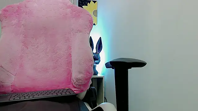 Mishell hot  online show from February 1, 2026, 7:45 pm