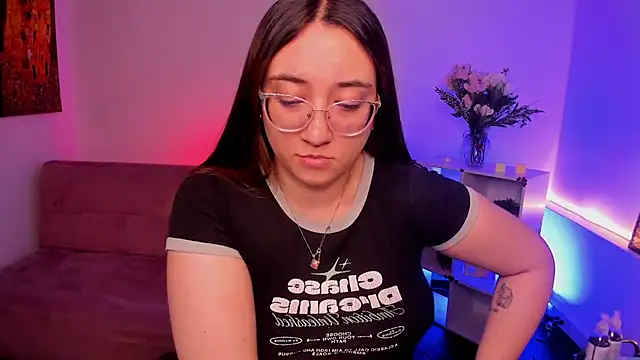 SwettieSammy online show from June 26, 2026, 12:44 pm