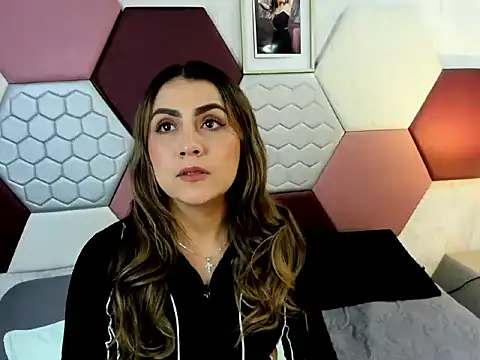 AriaRous online show from May 5, 2026, 3:48 pm
