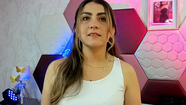 AriaRous online show from May 4, 2026, 2:42 pm