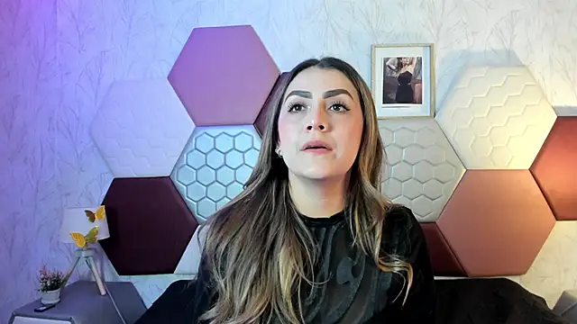 AriaRous online show from April 22, 2026, 3:19 pm