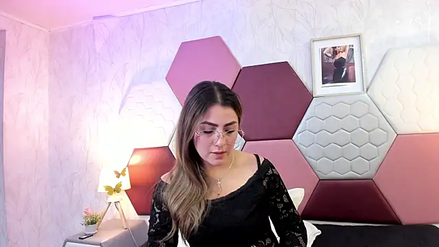 AriaRous online show from April 23, 2026, 4:30 pm