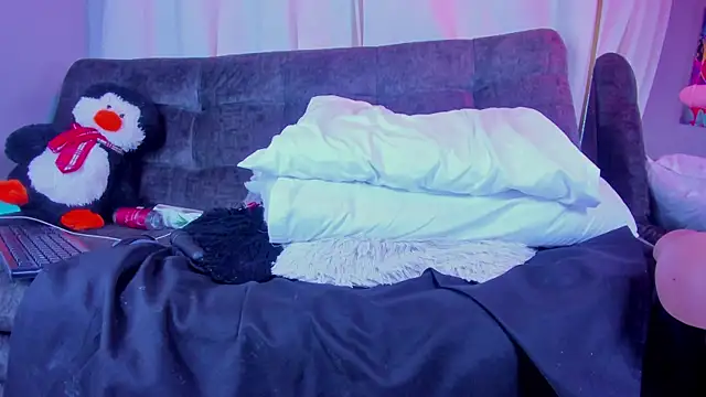 BonnieRitz online show from November 30, 2025, 12:50 pm